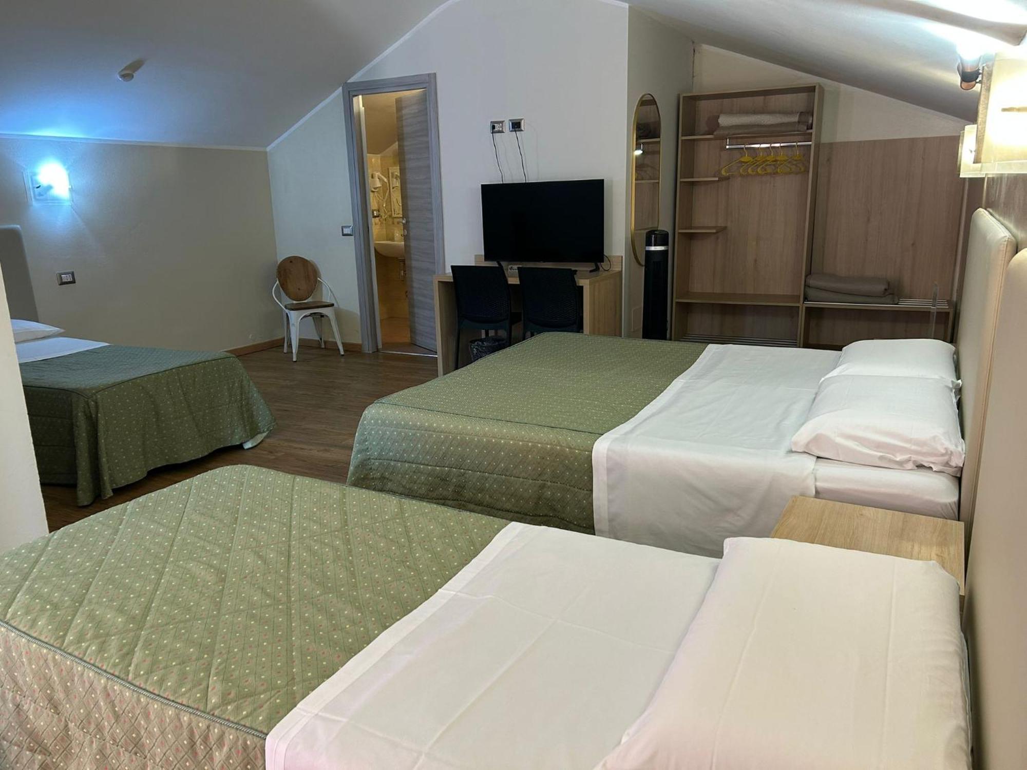 Hotel 26 — Foto 1